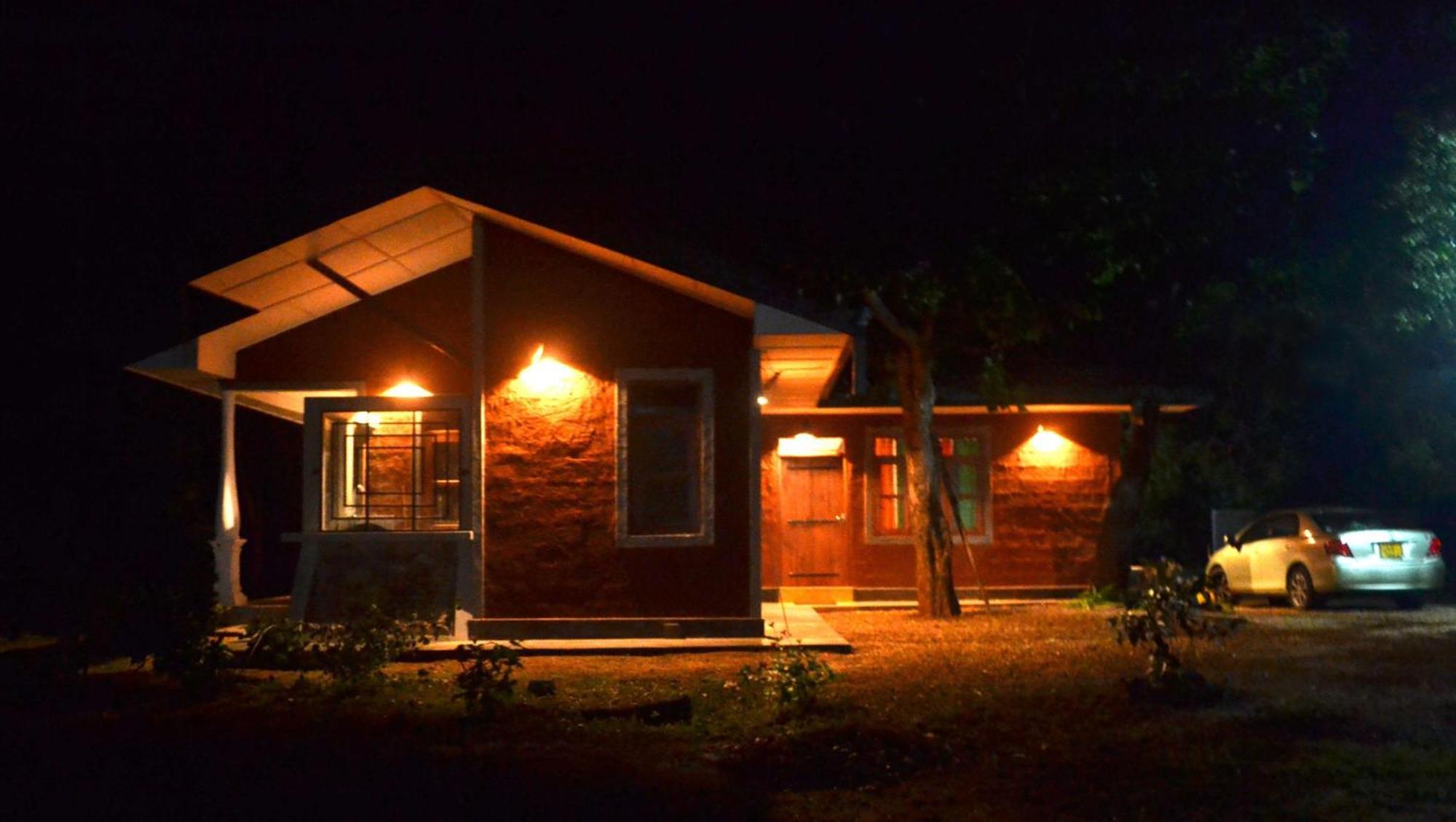 Pelican View Cottages Kataragama Luaran gambar