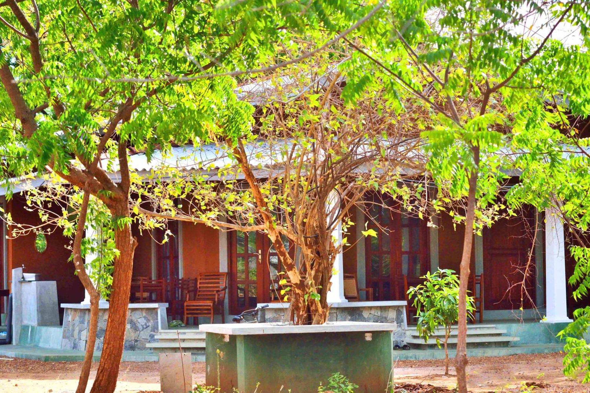 Pelican View Cottages Kataragama Luaran gambar