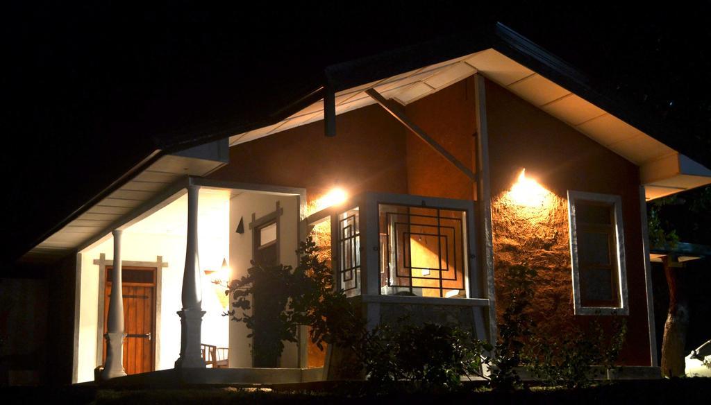 Pelican View Cottages Kataragama Luaran gambar
